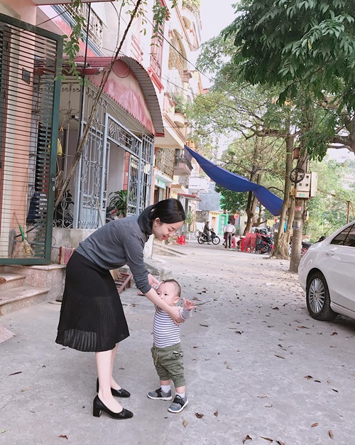 Thiên thần nhỏ của Ly Kute vui Tết đầu tiên bên mẹ và bà ngoại - 8