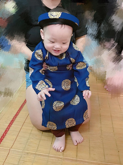 Thiên thần nhỏ của Ly Kute vui Tết đầu tiên bên mẹ và bà ngoại - 2