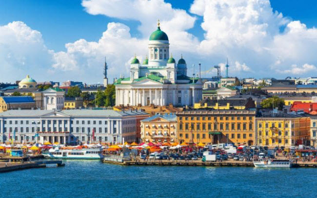 Helsinki: Thủ đô của Phần Lan nổi tiếng với những công trình kiến trúc cổ kính, nhưng có chi phí tương đối đắt đỏ.
