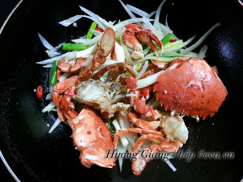 Đổi vị với cua rang muối vừa ngon lại dễ làm - 6