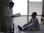 Tin tức - Uống rượu liên tục trong dịp Tết, 2 người tử vong, một người hỏng mắt