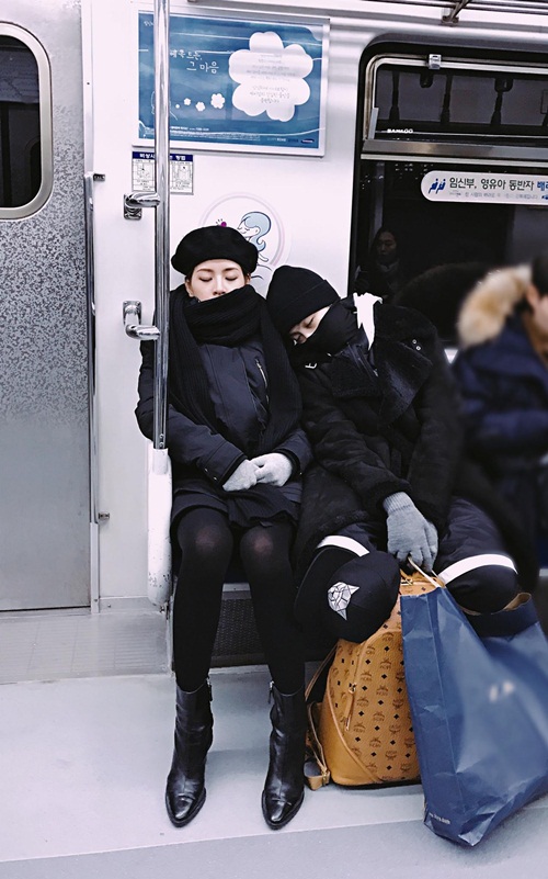 Mẹ ruột sành điệu của Chi Pu đi du lịch nước ngoài cùng con và Gil Lê - 8