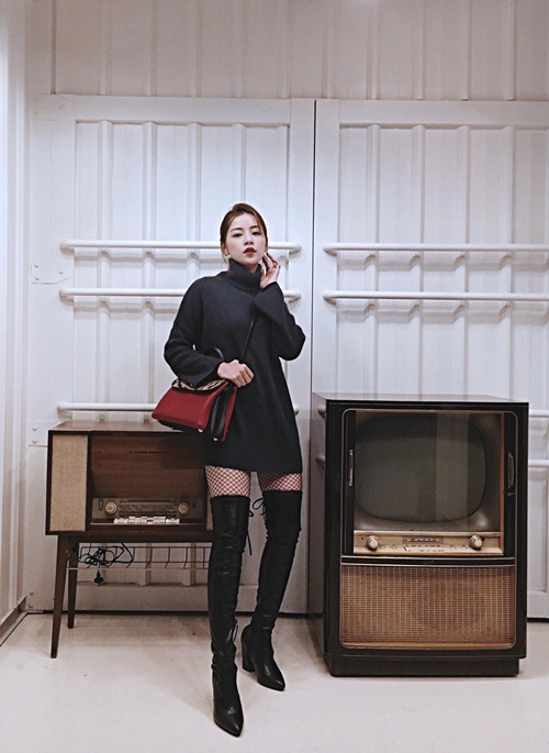 Mẹ ruột sành điệu của Chi Pu đi du lịch nước ngoài cùng con và Gil Lê - 2