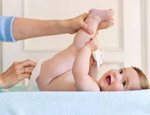 Chăm sóc con gái không cẩn thận, mẹ có thể khiến bé viêm nhiễm vùng kín từ khi sơ sinh - 2