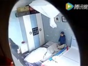 Clip Eva - Cha mẹ "chết lặng" khi thấy osin làm điều này với con mình qua camera