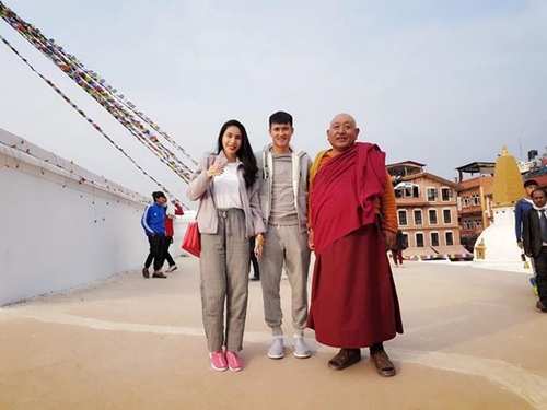 Vợ chồng Thủy Tiên - Công Vinh đi hành hương đầu năm ở NePal - 1