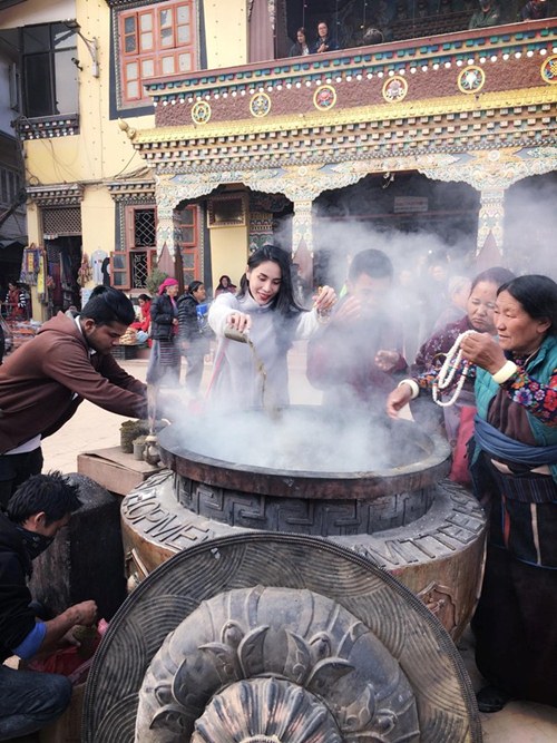 Vợ chồng Thủy Tiên - Công Vinh đi hành hương đầu năm ở NePal - 4