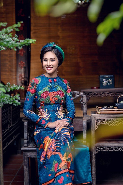 Thời trang sao Việt đẹp: Váy dạ hội của Lệ Hằng hot nhất Tết Đinh Dậu - 4