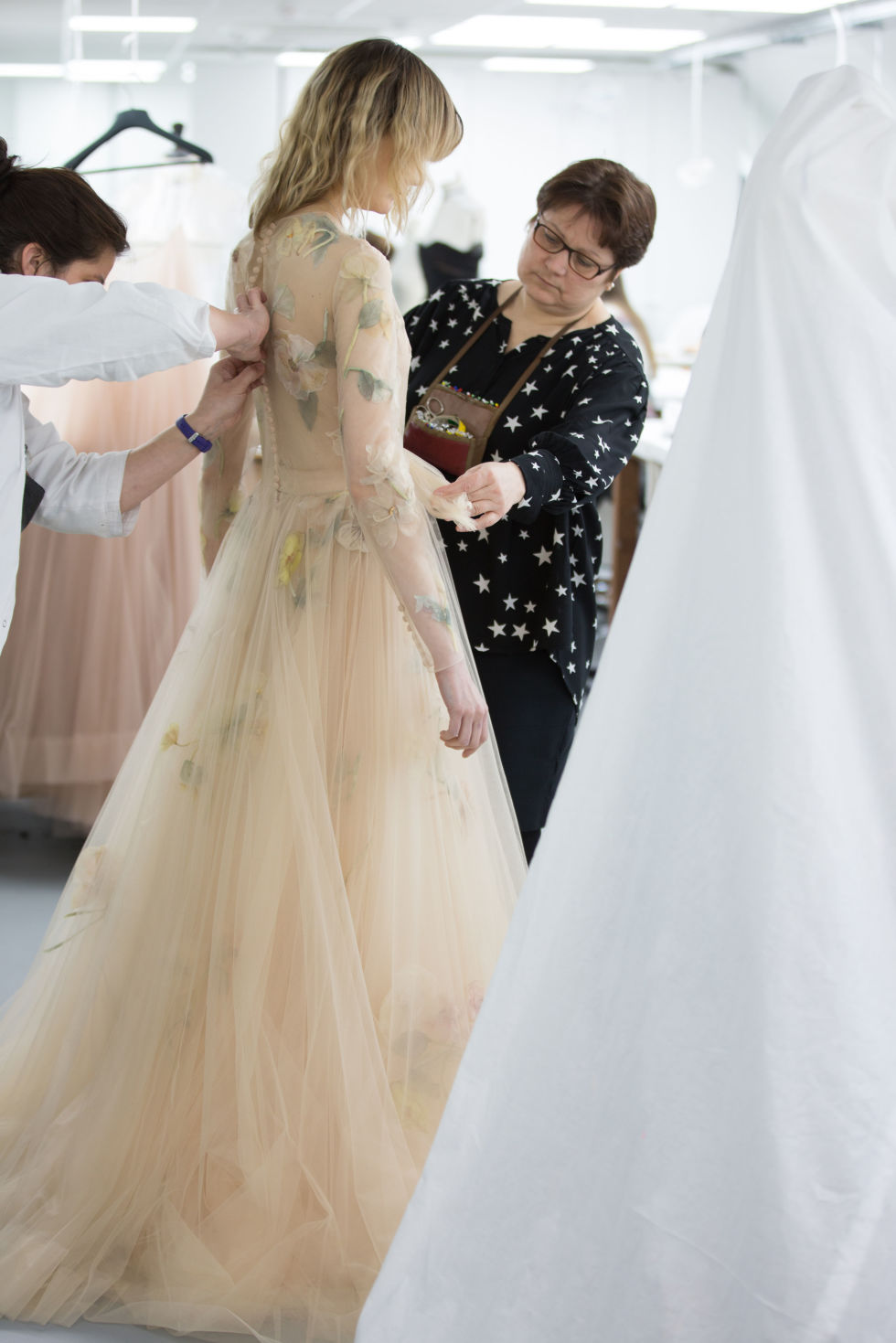 Bộ sưu tập váy cưới 2022 táo bạo của Vivienne Westwood - Mây Thong Dong