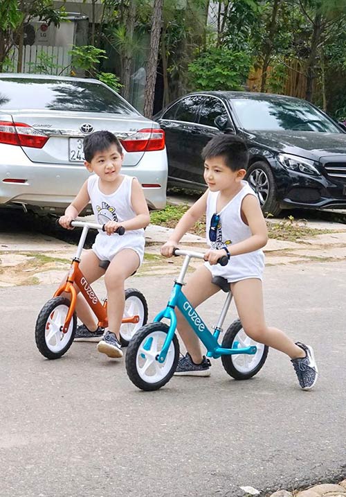 Cặp song sinh đẹp như thiên thần có 7 nghìn người theo dõi, khi lớn còn gây ngỡ ngàng hơn - 7