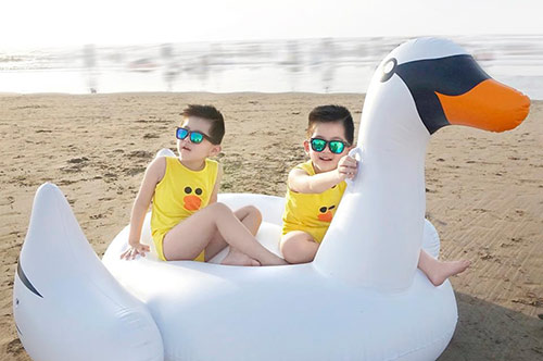 Cặp song sinh đẹp như thiên thần có 7 nghìn người theo dõi, khi lớn còn gây ngỡ ngàng hơn - 8
