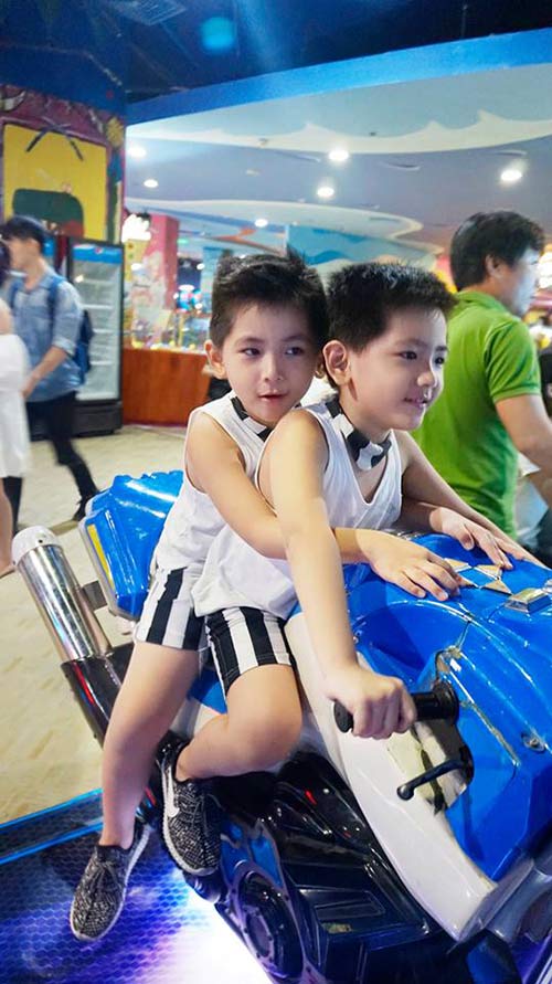 Cặp song sinh đẹp như thiên thần có 7 nghìn người theo dõi, khi lớn còn gây ngỡ ngàng hơn - 10