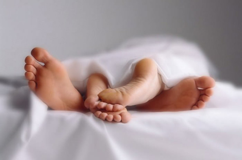 Đổi gió cuộc “yêu” sau Tết, người chồng phải nhập viện vì “gãy súng” - 1