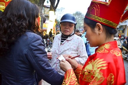 Giá vàng lao dốc, mua xong bước ra khỏi cửa đã lỗ - 1