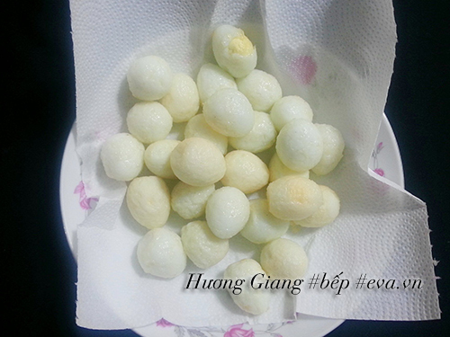 Trứng cút sốt chua ngọt đơn giản nhưng trôi cơm, nhìn chỉ muốn ăn ngay - 3