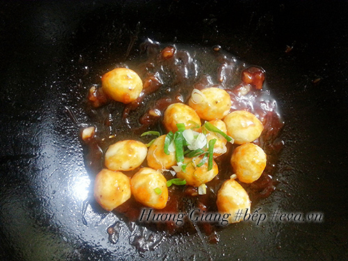 Trứng cút sốt chua ngọt đơn giản nhưng trôi cơm, nhìn chỉ muốn ăn ngay - 5