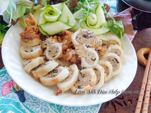 Mực nhồi thịt chiên giòn thơm ngon ngày lạnh