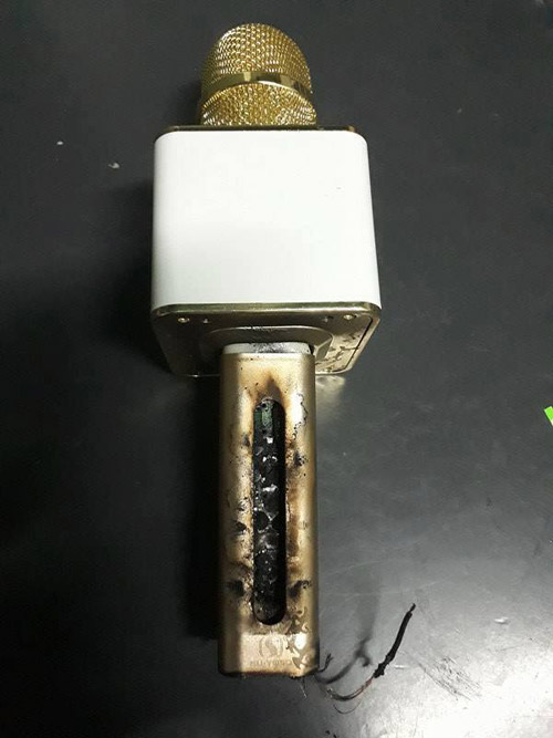 Hoảng hồn khi vừa ra khỏi phòng, chiếc micro hát karaoke phát nổ dữ dội - 2