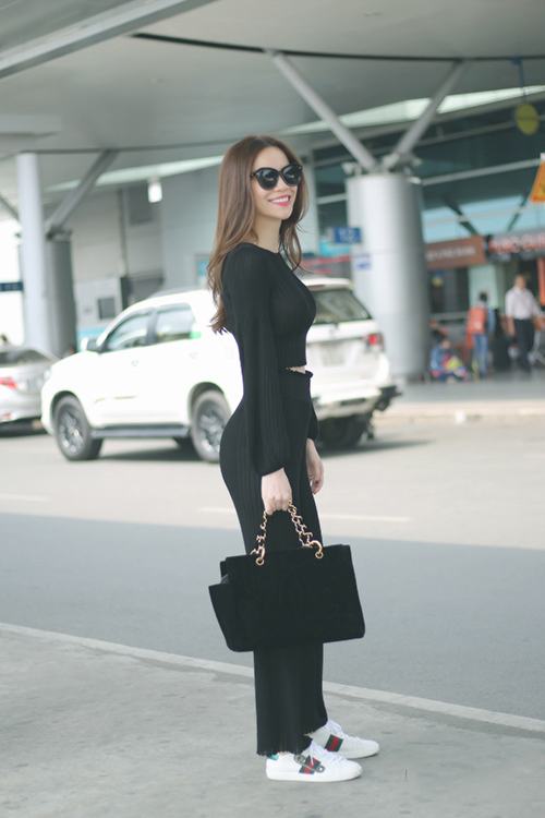 Hồ Ngọc Hà, Elly Trần, Angela Phương Trinh amp;#34;tá hỏaamp;#34; khi bị soi vòng 3 - 4