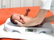 Bà bầu - Những "lỗi" khiến thai nhi chậm phát triển, chào đời nhẹ cân hơn bé khác