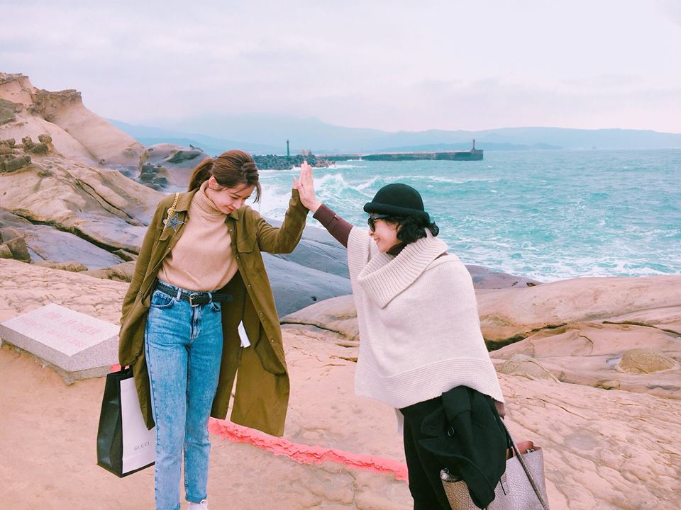 Chi Pu sành điệu, ai cũng biết rồi nhưng mẹ cô ấy còn gây bất ngờ hơn - 1