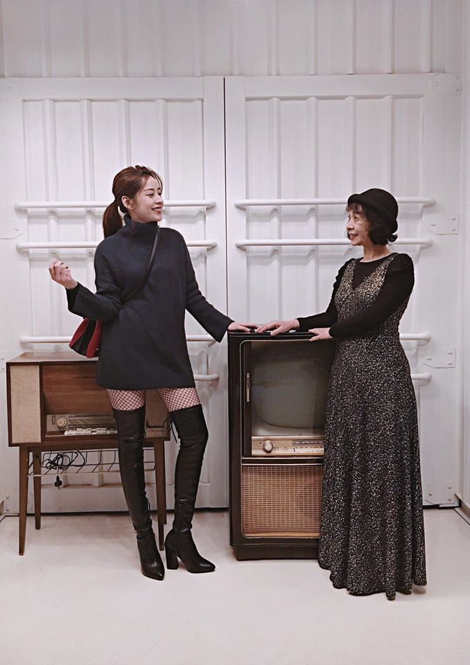 Chi Pu sành điệu, ai cũng biết rồi nhưng mẹ cô ấy còn gây bất ngờ hơn - 5