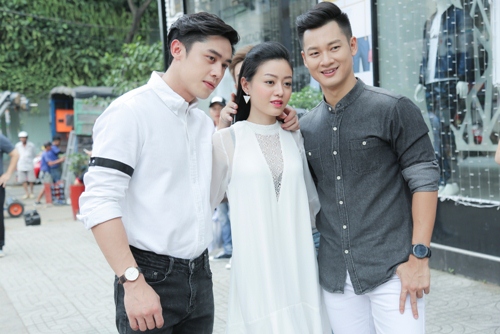 Đức Tuấn gây chú ý khi khoe body 6 múi, thân mật cùng mỹ nam trong MV mới - 10