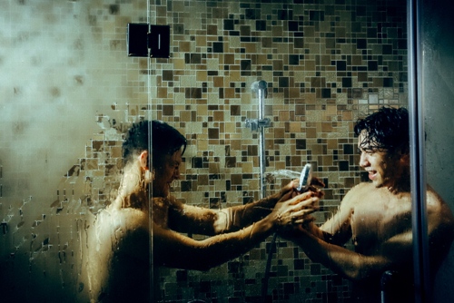 Đức Tuấn gây chú ý khi khoe body 6 múi, thân mật cùng mỹ nam trong MV mới - 5