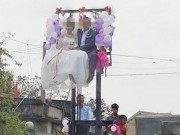 Tin tức - Đám cưới gây tranh cãi gay gắt, cô dâu, chú rể ngồi vắt vẻo cao hơn mái nhà