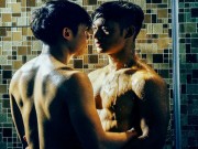 Làng sao - Đức Tuấn gây chú ý khi khoe body 6 múi, thân mật cùng mỹ nam trong MV mới