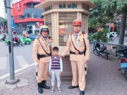 Tin tức - Hà Nội: Tìm thấy gia đình bé trai đi lạc nhờ phiếu bé ngoan