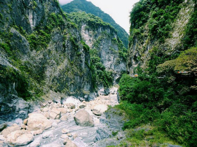 Sông Lập Vụ chảy qua vườn quốc gia Taroko ở thành phố Đài Trung.
