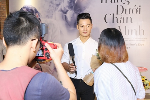Khánh Thi amp;#34;trốnamp;#34; con trai đến chúc mừng Đức Tuấn - 8