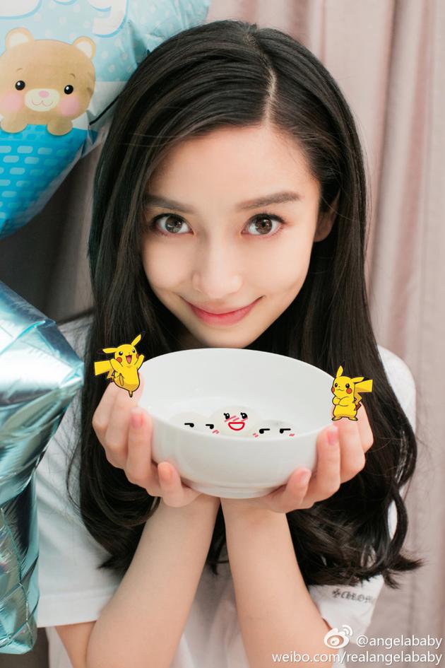 Bất chấp chỉ trích amp;#34;cần nổi tiếng không cần mạng sốngamp;#34;, Angelababy vẫn xinh tươi - 3