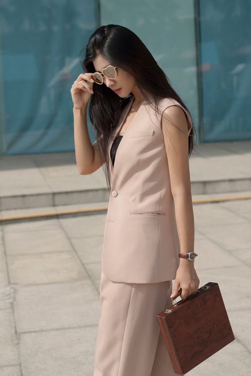 amp;#34;Gái 1 conamp;#34; Kim Tuyến đẹp cá tính, khác lạ khi xuống phố ngày xuân - 1