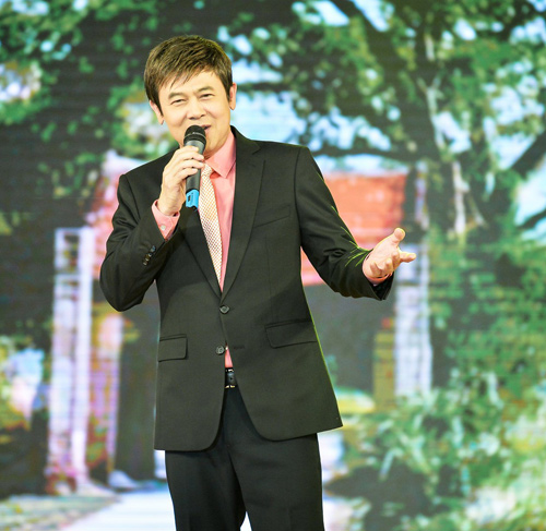 Thái Châu rưng rưng nước mắt khi hát lại ca khúc amp;#34;đinhamp;#34; sau 44 năm - 2