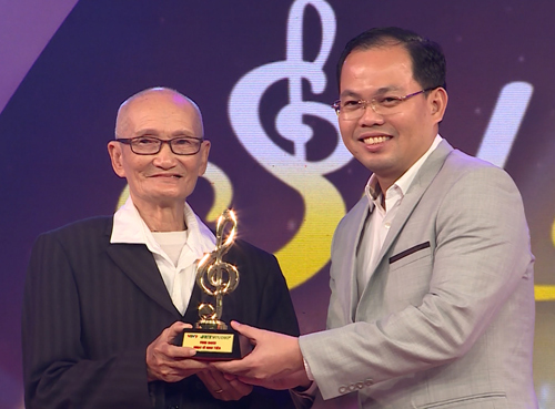 Thái Châu rưng rưng nước mắt khi hát lại ca khúc amp;#34;đinhamp;#34; sau 44 năm - 3