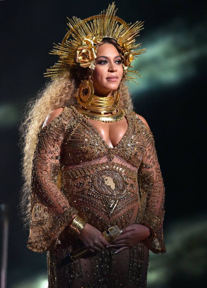 Đang mang song thai, Beyonce vẫn khiến cả thế giới thán phục vì lộng lẫy như nữ thần - 1
