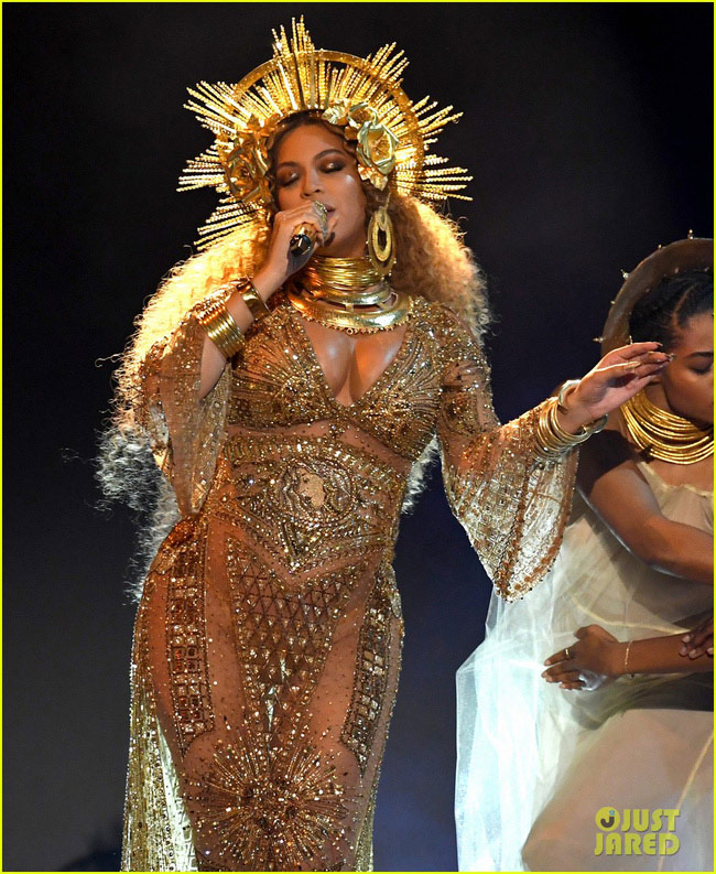 Đang mang song thai, Beyonce vẫn khiến cả thế giới thán phục vì lộng lẫy như nữ thần - 3