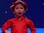 Clip Eva - Video: Cô MC "nhỏ tuổi nhất Việt Nam" khiến Trấn Thành cũng phải bái phục