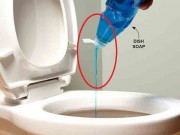 Nhà đẹp - Mẹo thông tắc bồn cầu bằng nước rửa bát, chỉ 20 phút là sạch sẽ