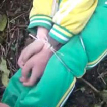 Bí ẩn chuyện bé trai bị chính mẹ ruột bắt cóc, bà ngoại viết đơn đòi cháu - 2