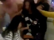 Tin tức - Cả gia đình vợ kéo đi đánh ghen, trừng trị chồng và bồ nhí ngay tại giường