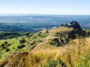 Du lịch - Đồi cỏ đuôi chồn óng vàng, đẹp như tranh ở Gia Lai