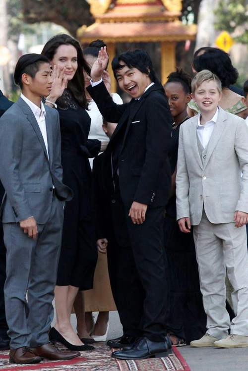 Bọn trẻ nhà Angelina Jolie - Brad Pitt tươi rói lộ diện sau khi bố mẹ ly hôn - 2