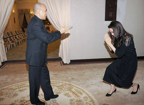 Bọn trẻ nhà Angelina Jolie - Brad Pitt tươi rói lộ diện sau khi bố mẹ ly hôn - 4