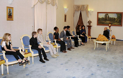 Bọn trẻ nhà Angelina Jolie - Brad Pitt tươi rói lộ diện sau khi bố mẹ ly hôn - 8