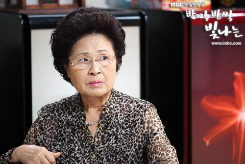 Khán giả khóc thương amp;#34;người bà quốc dânamp;#34; Kim Ji Young qua đời vì ung thư - 4