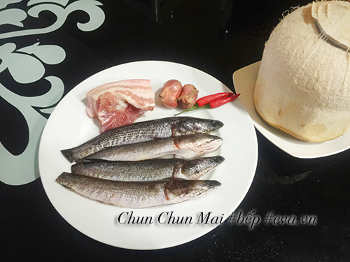 Cá kho nước dừa đậm đà đưa cơm - 1