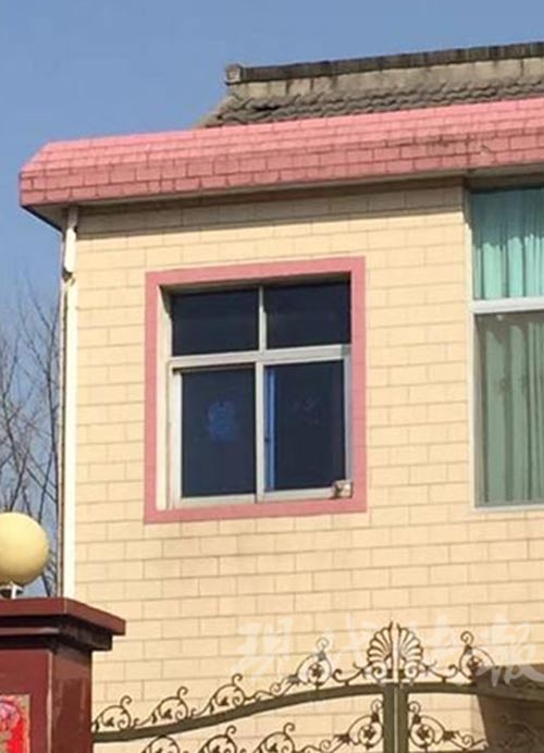 Mẹ giết con trai 6 tuổi giấu dưới gầm giường rồi thản nhiên ngủ ở trên mấy ngày sau đó - 2